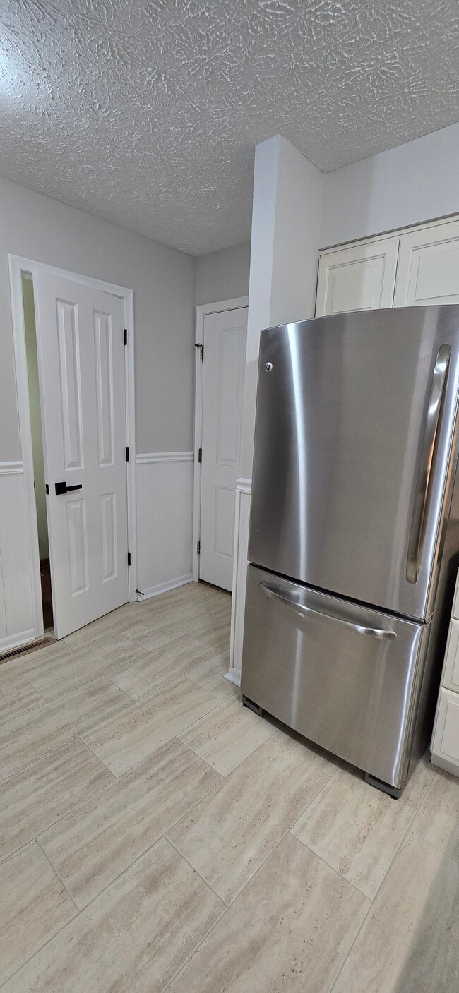 Building Photo - 757 Island Ct Unit C