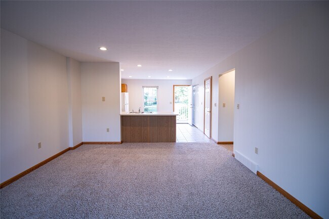 9007 Main St