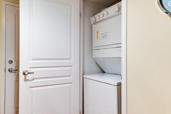 Photo - 203 Adelaide St W Unit ID1034876P