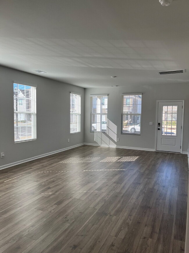 Photo - 453 Augustine Dr