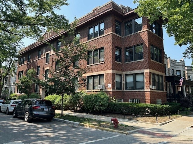 Building Photo - 1400 W Summerdale Ave Rental