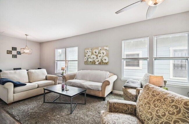 Photo - 2334 W Spruce St