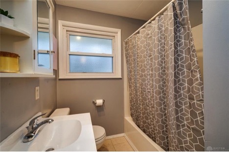 Great bathroom, freshly painted. - 5386 Rawlings Dr Casa