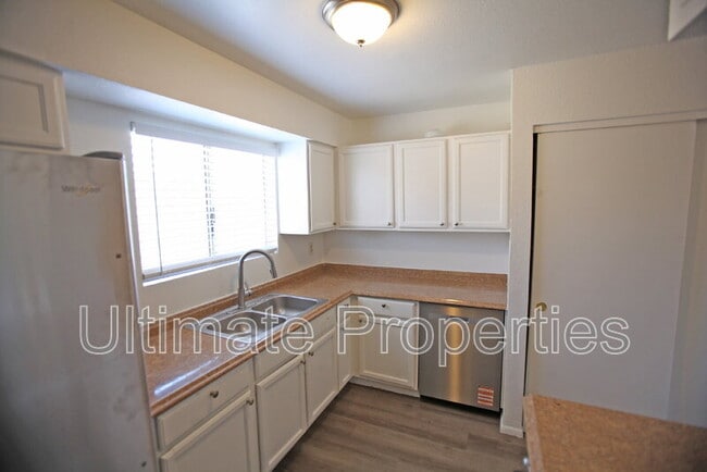 Photo - 707 N 95th Dr