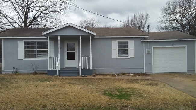 Building Photo - 203 W Eagle St