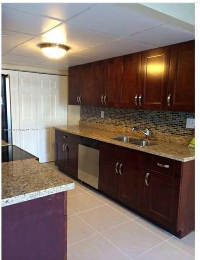 Photo - 3928 SW 67th Way Unidad 97