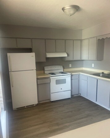 Kitchen - 115 Commerce St Unit 3