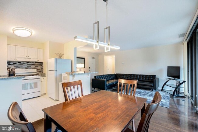 Photo - 8 S Van Dorn St Unidad 608