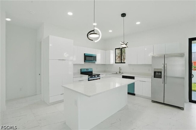 Photo - 472 Rajah St