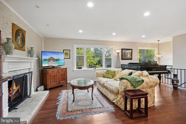 Photo - 6542 Hitt Ave