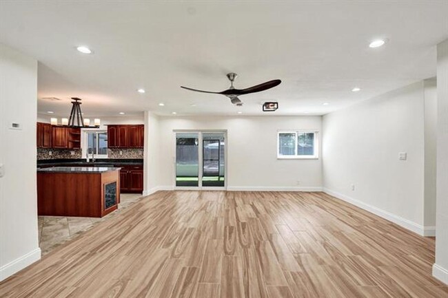 300 SW 19th Ave