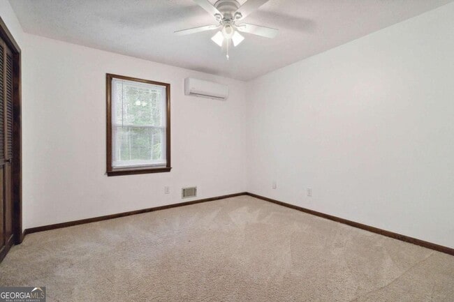 Photo - 3040 Land Rd