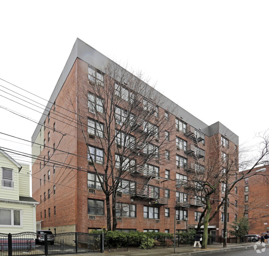 Photo - 169-04 88th Avenue