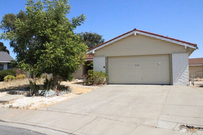 **PENDING** 4 Bedroom 2 Bathroom Spacious ... - **PENDING** 4 Bedroom 2 Bathroom Spacious ... House