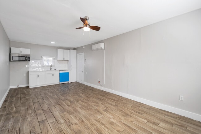 Photo - 419 W 9th St Unidad C