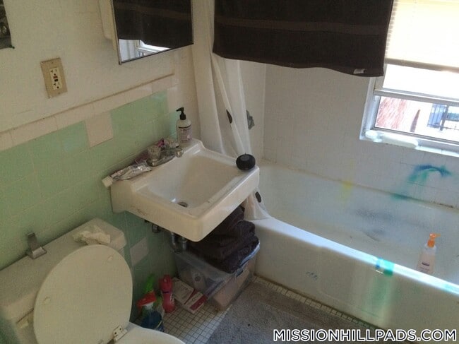 Building Photo - 28 S Huntington Ave Unit 301