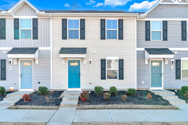 Building Photo - Modern 3BR, 2.5BA Townhouse in Walnut Hill Townes