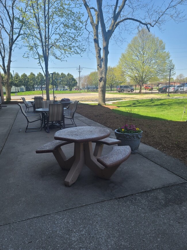 Photo - Galesburg Towers