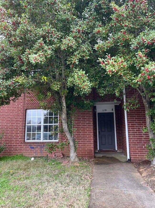 Building Photo - Renovated 3 Bedroom 3 Bath Townhome for Rent!