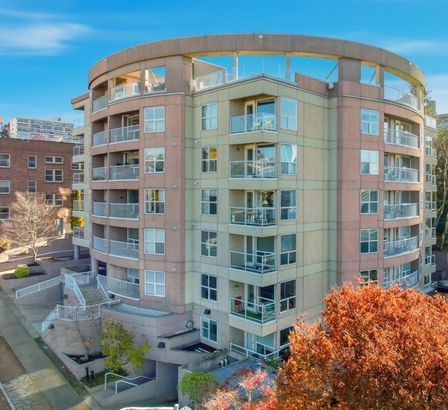 Building Photo - Bright 6th Floor Capitol Hill Condo | Parking Included | 2 Weeks Free Unit 609