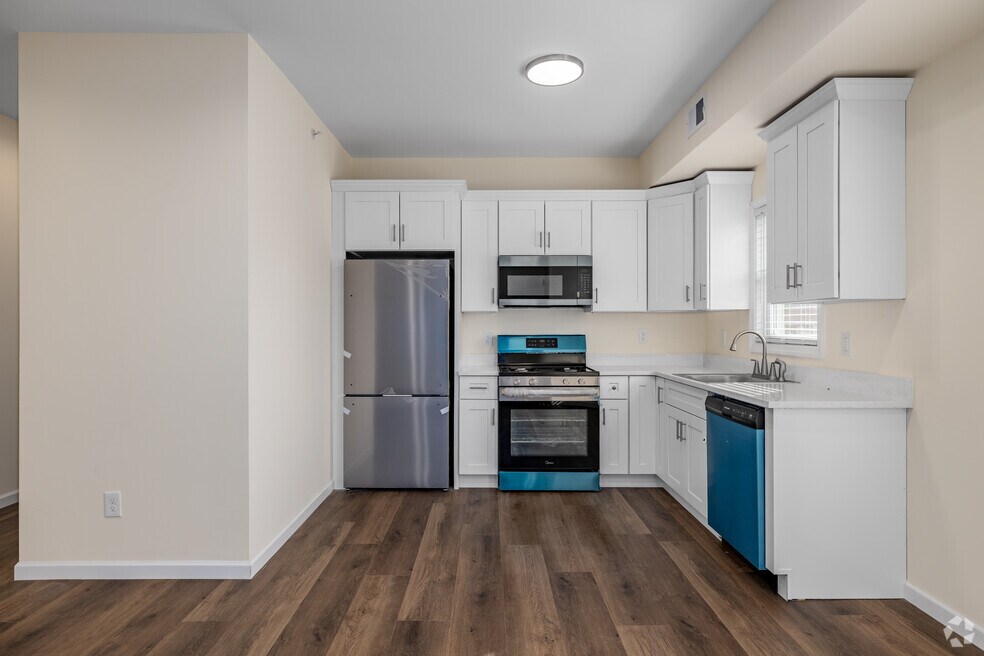 2BR, 1BA - 809SF - Kitchen