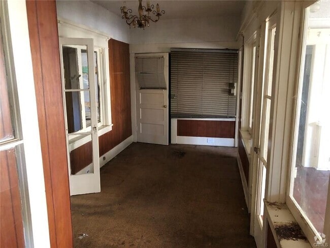 Building Photo - 1225 W 41st St Rental