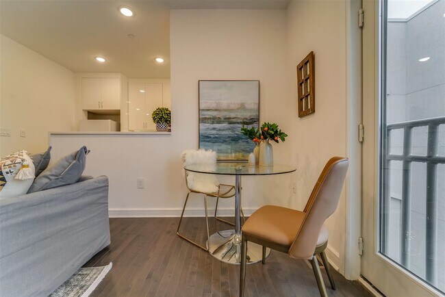 Photo - 972 Summit Ave Unit 408