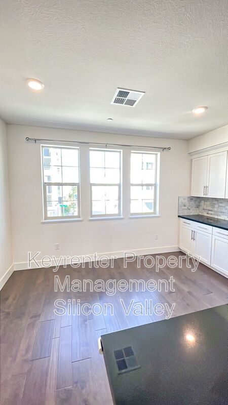 Photo - 37549 Willow St