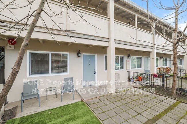 Photo - 560 Dexter St