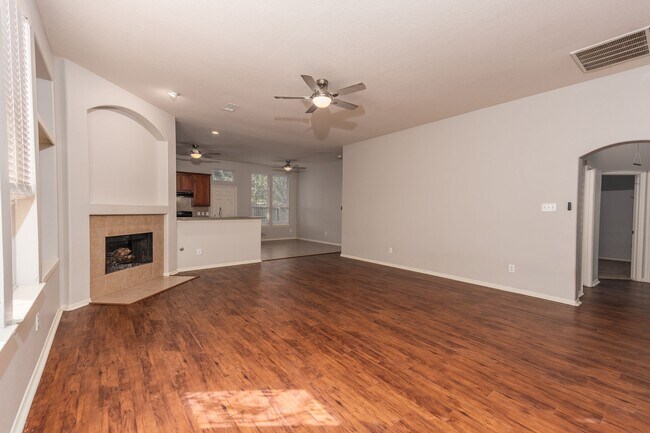 Photo - 32015 Sue Ln