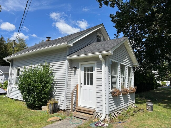 Building Photo - 139 Summit Rd Rental