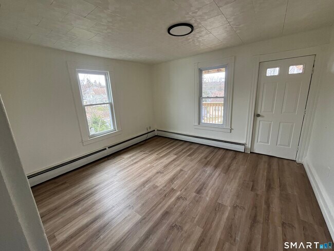 Photo - 11 Roosevelt Ave