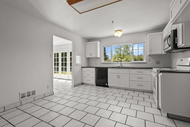 Photo - 2303 Gold St