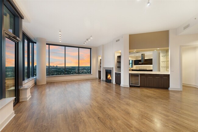 Photo - 1958 W Gray St