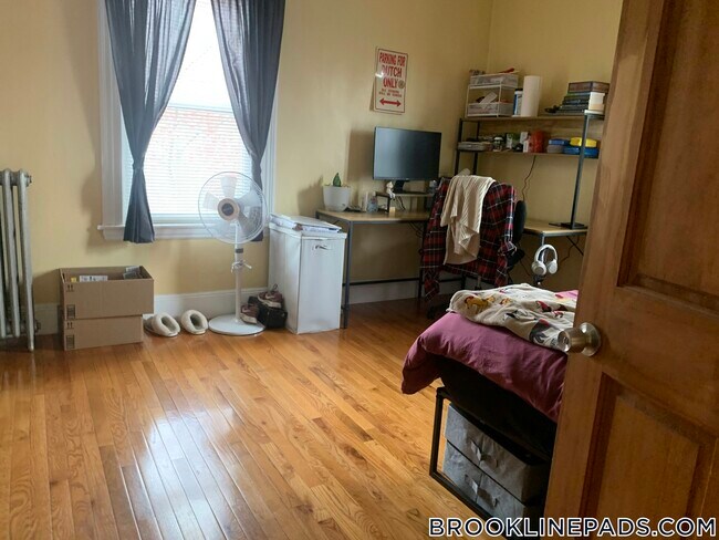 46 Aspinwall Ave Unidad 2