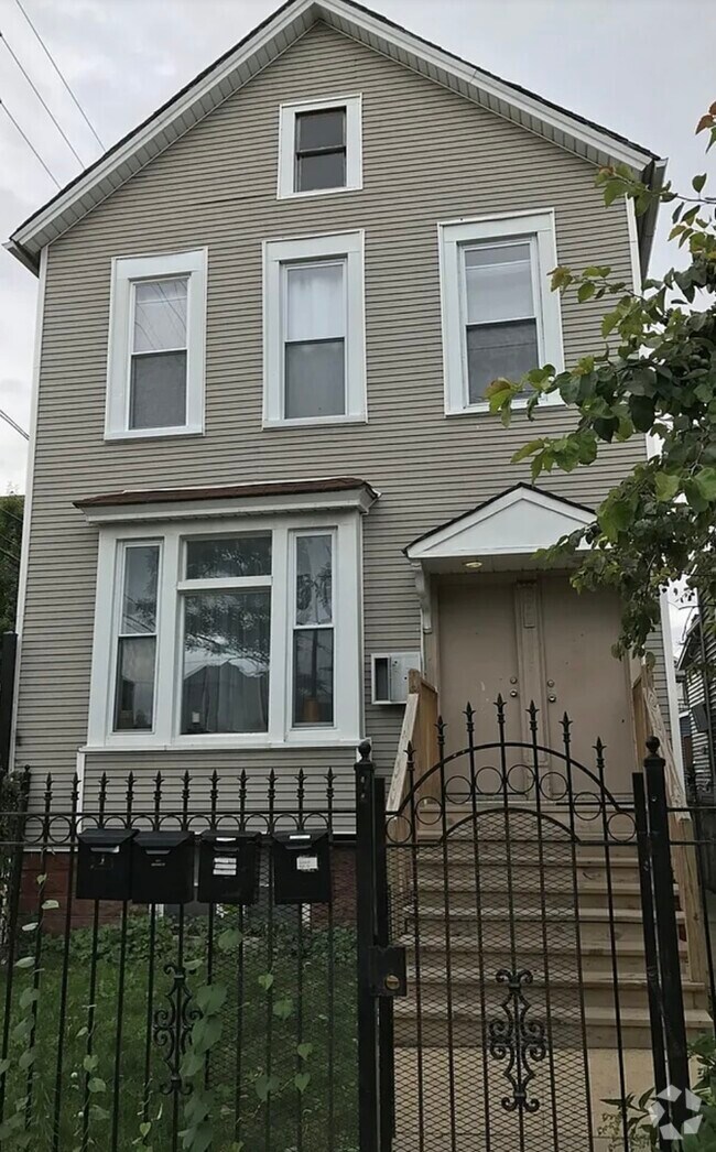 Building Photo - 2416 N Maplewood Ave Unit 1 Rental
