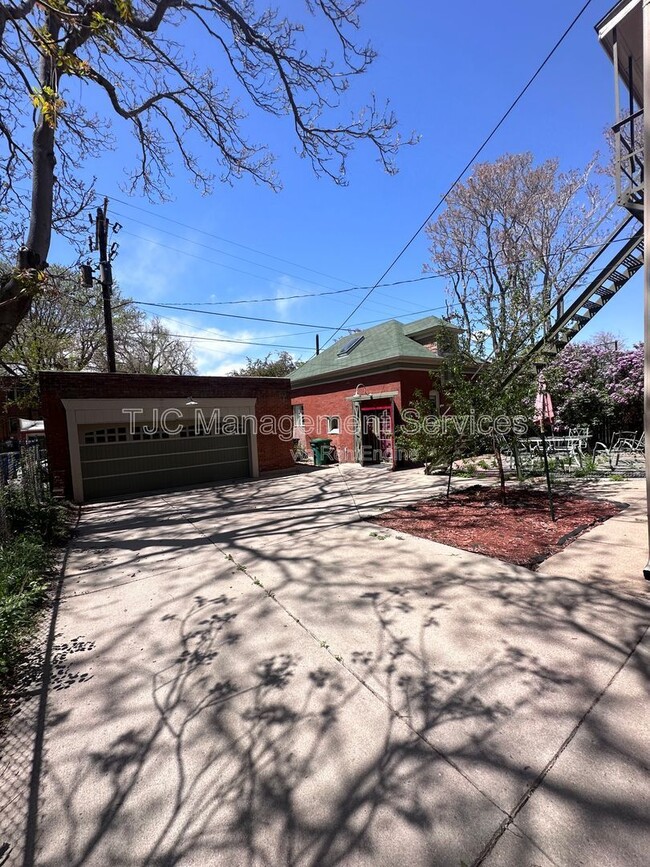 Photo - 1565 N Race St