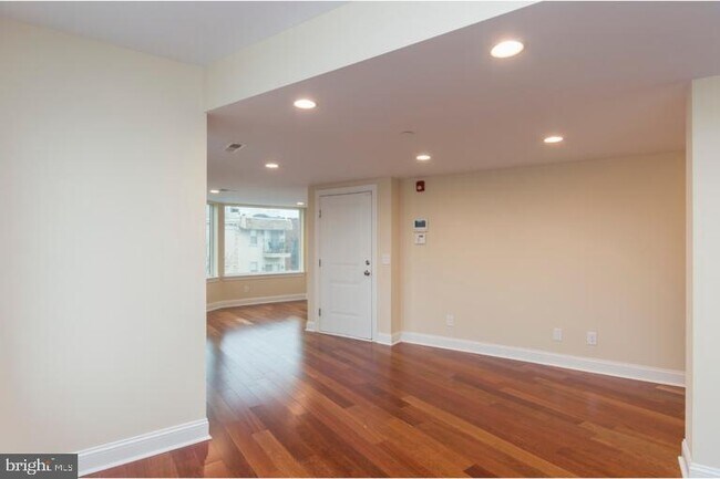 Photo - 225 W Girard Ave