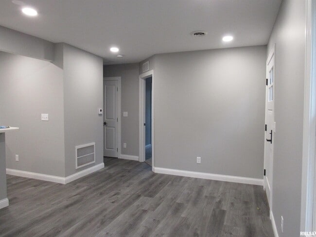 Photo - 240 5th St E