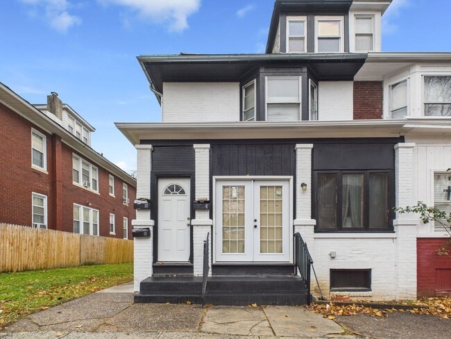 Building Photo - 2318 N 5th St Unit 3