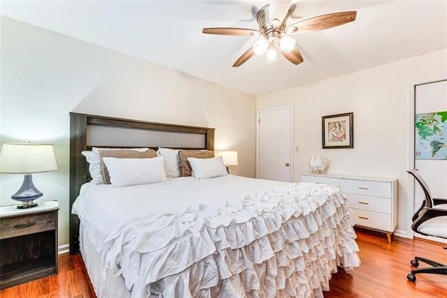 Photo - 841 Artwood Rd NE