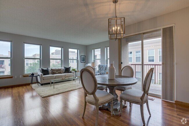 Building Photo - 680 N 2nd St Rental