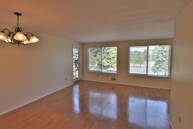 Building Photo - 2 Bedroom 1 Bathroom w/ Deck and Parking! Unit B304