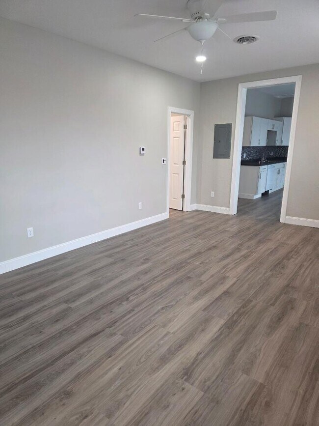 Photo - 101 N Locust St