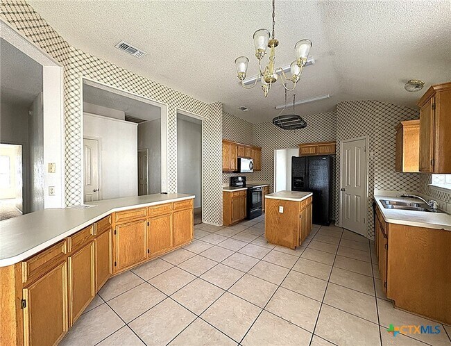 Photo - 607 Ottawa Dr