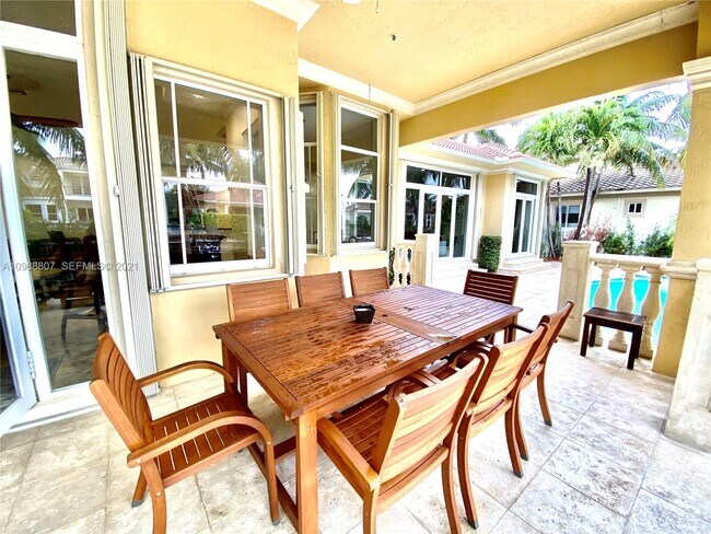 Photo - 950 Washington St