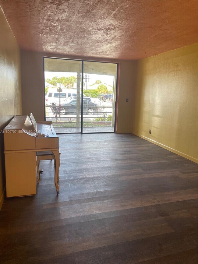 Photo - 2861 Somerset Dr Unit 107