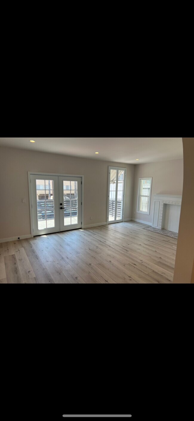 5349-5353 Russell Ave