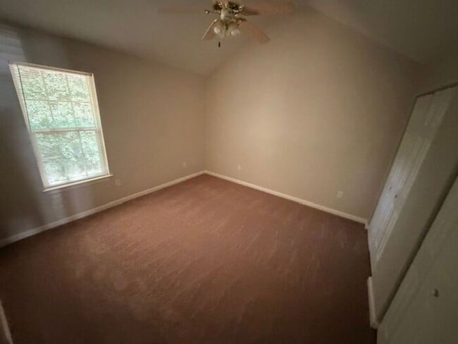 Photo - Beautiful and spacious! Ready for move in!