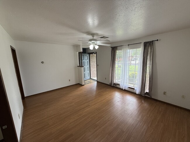 Photo - 424 N Hillcrest Ave